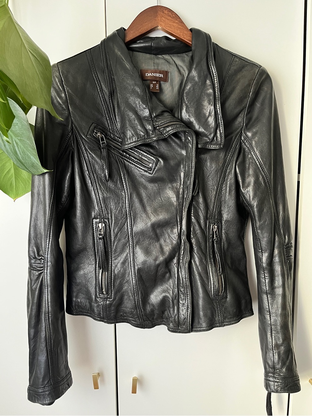 Danier Women's Black Leather Zip-Front Jacket